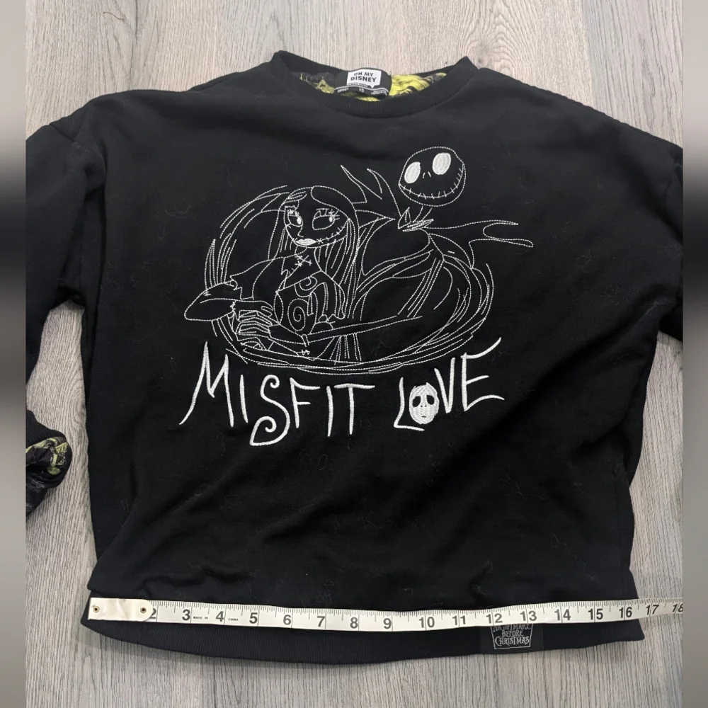 OH MY DISNEY! Nightmare Before Christmas Reversible crewneck Size XS Goth Unisex - Picture 10 of 10